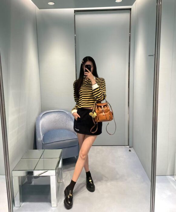 미우미우 25FW 미디 스커트 레플리카 미러급 SA급 S급 고퀄리티 하이엔드 최상급 의류 [여성] 4