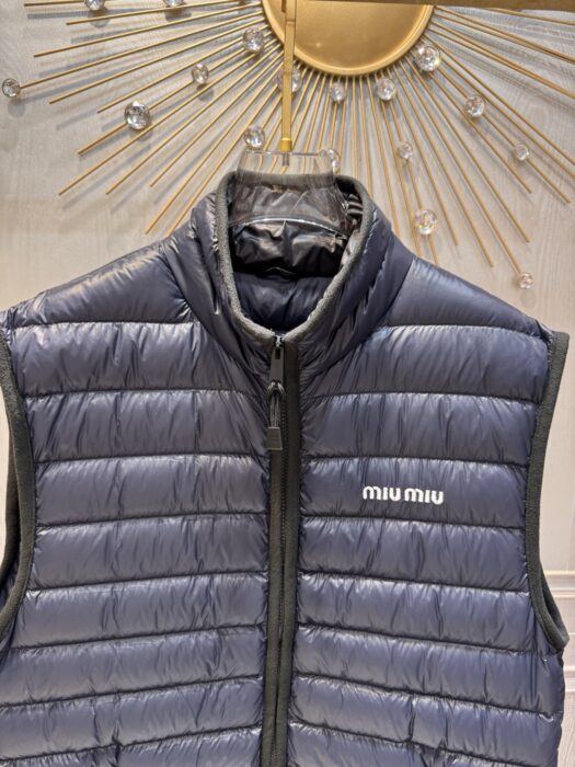 미우미우 라이트 퐁제 다운 베스트 레플리카 미러급 SA급 S급 고퀄리티 하이엔드 최상급 의류 [여성] 3