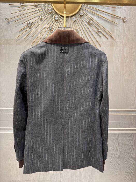 미우미우 싱글 브레스티드 핀스트라이프 자켓 레플리카 미러급 SA급 S급 고퀄리티 하이엔드 최상급 의류 [남성여성공용] 7