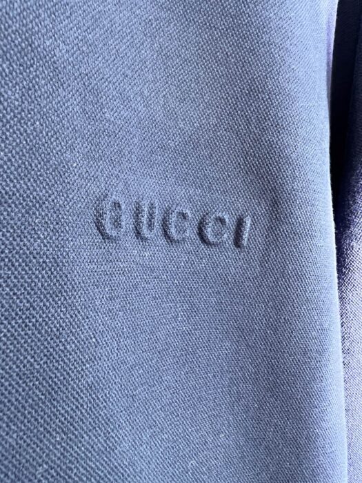 구찌 엠보 모노그램 단색 반지퍼 맨투맨 블루 레플리카 미러급 SA급 S급 고퀄리티 하이엔드 최상급 의류 [남성여성공용] 17