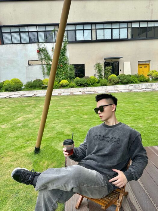 구찌 모노그램 패치 워싱 맨투맨 그레이 레플리카 미러급 SA급 S급 고퀄리티 하이엔드 최상급 의류 [남성여성공용] 2