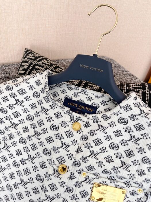 루이비통 블러리 모노그램 자켓 레플리카 미러급 SA급 S급 고퀄리티 하이엔드 최상급 의류 [여성] 11