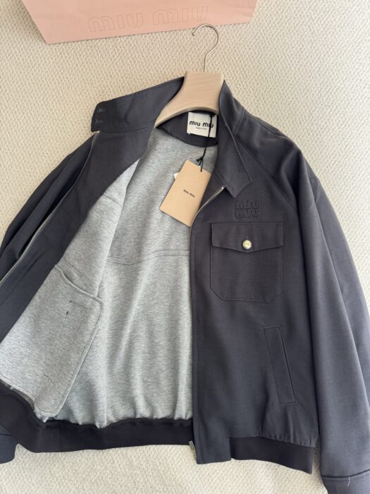 미우미우 로고 자수 골지 니트 재킷 레플리카 미러급 SA급 S급 고퀄리티 하이엔드 최상급 의류 [여성] 15