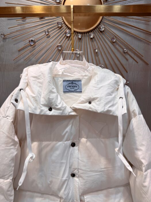 프라다 화이트 후드 다운 자켓 레플리카 미러급 SA급 S급 고퀄리티 하이엔드 최상급 의류 [여성] 5