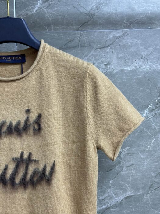 루이비통 브러시드 로고 티셔츠 레플리카 미러급 SA급 S급 고퀄리티 하이엔드 최상급 의류 [여성] 4