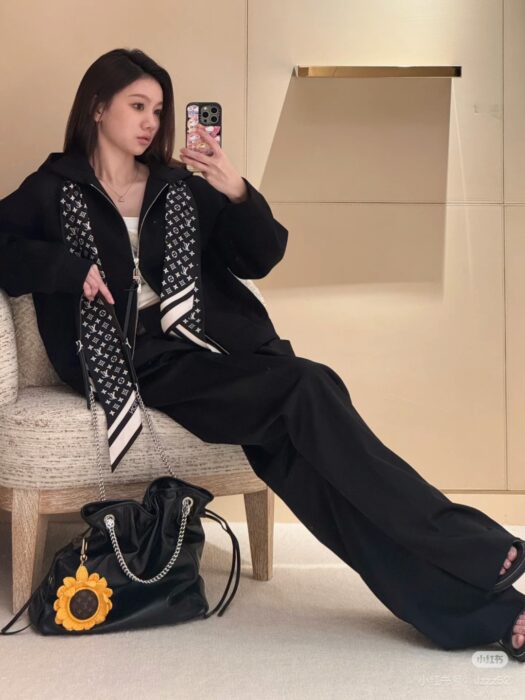 루이비통 모노그램 스카프 지퍼 후드 레플리카 미러급 SA급 S급 고퀄리티 하이엔드 최상급 의류 [여성] 16