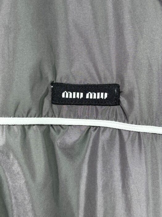 미우미우 모노그램 패치 바람막이 은회색 레플리카 미러급 SA급 S급 고퀄리티 하이엔드 최상급 의류 [남성여성공용] 10