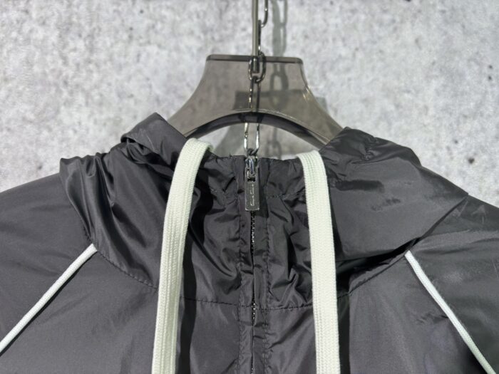 미우미우 모노그램 패치 바람막이 은회색 레플리카 미러급 SA급 S급 고퀄리티 하이엔드 최상급 의류 [남성여성공용] 9