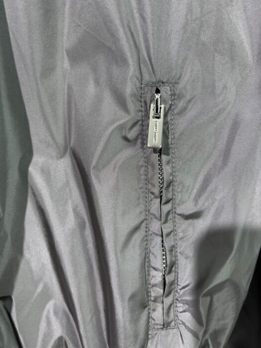 미우미우 모노그램 패치 바람막이 은회색 레플리카 미러급 SA급 S급 고퀄리티 하이엔드 최상급 의류 [남성여성공용] 12