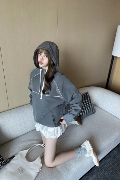 미우미우 모노그램 패치 바람막이 은회색 레플리카 미러급 SA급 S급 고퀄리티 하이엔드 최상급 의류 [남성여성공용]