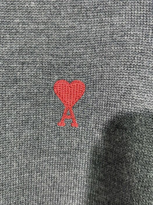 아미 레드 로고 자수 니트 다크 그레이 레플리카 미러급 SA급 S급 고퀄리티 하이엔드 최상급 의류 [남성여성공용] 13