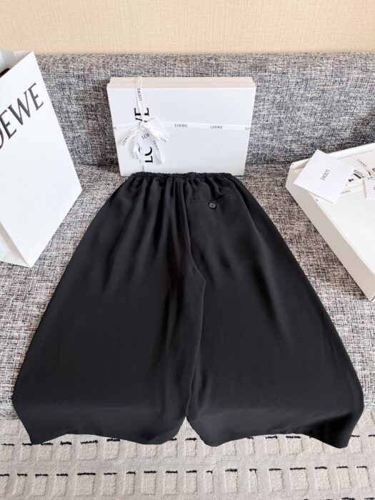 로에베 스트레치 비스코스 소재의 크롭 팬츠 레플리카 미러급 SA급 S급 고퀄리티 하이엔드 최상급 의류 [여성] 23