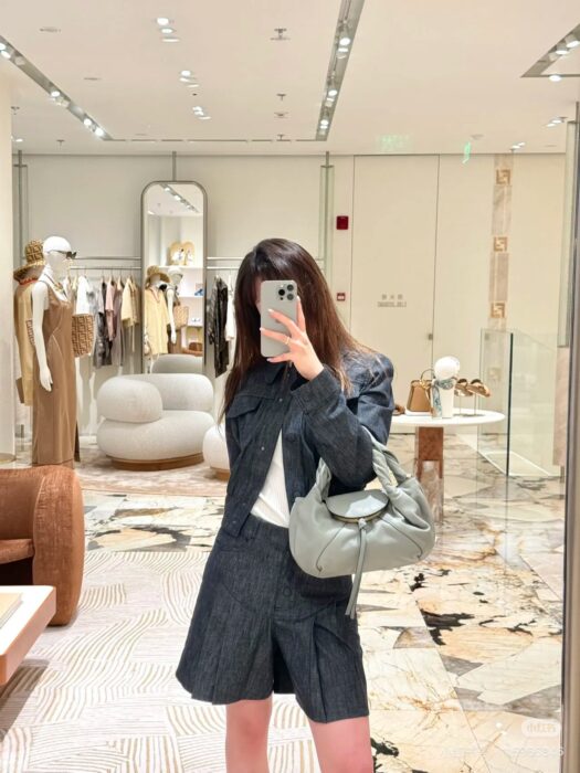 펜디 라이트 블루 샴브레이 보머 자켓 레플리카 미러급 SA급 S급 고퀄리티 하이엔드 최상급 의류 [여성] 10