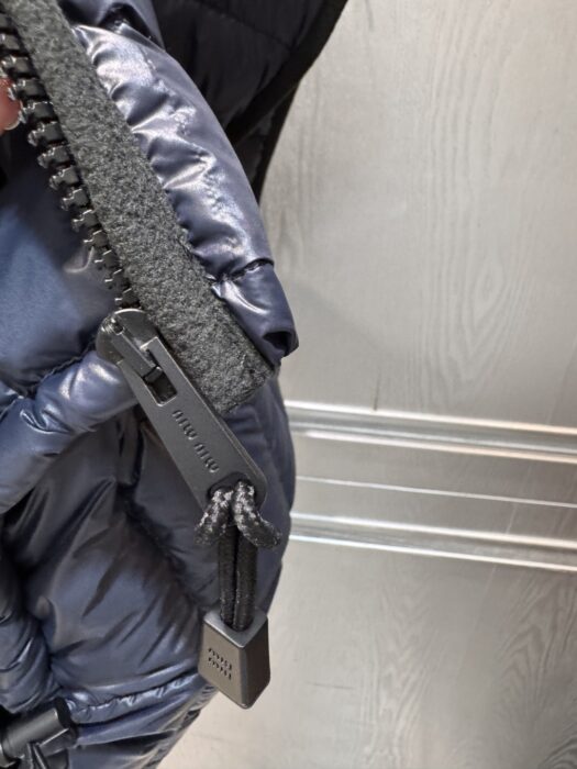 미우미우 라이트 퐁제 다운 베스트 레플리카 미러급 SA급 S급 고퀄리티 하이엔드 최상급 의류 [여성] 5