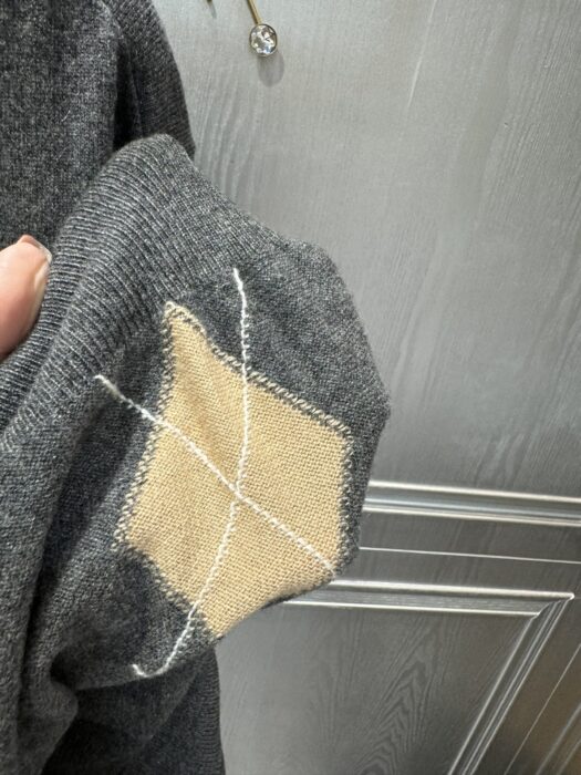 미우미우 캐시미어 니트 폴로 셔츠 레플리카 미러급 SA급 S급 고퀄리티 하이엔드 최상급 의류 [남성여성공용] 11