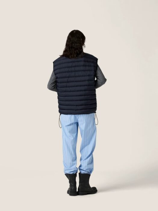 미우미우 라이트 퐁제 다운 베스트 레플리카 미러급 SA급 S급 고퀄리티 하이엔드 최상급 의류 [여성] 19