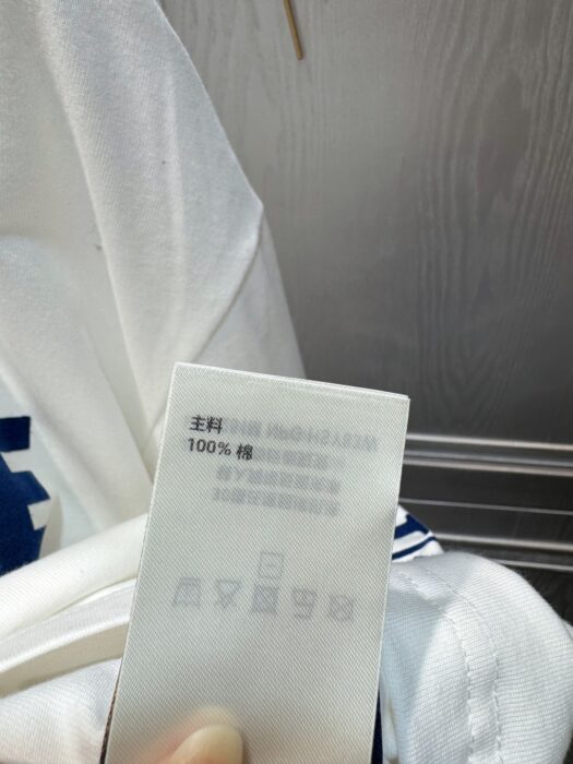 루이비통 플로킹 레더 반팔티 레플리카 미러급 SA급 S급 고퀄리티 하이엔드 최상급 의류 [남성여성공용] 9