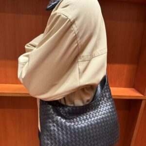 보테가베네타 베네토 블랙 826877 크로스백 레플리카 미러급 SA급 S급 고퀄리티 최상급 하이엔드 가방 [남성여성공용]