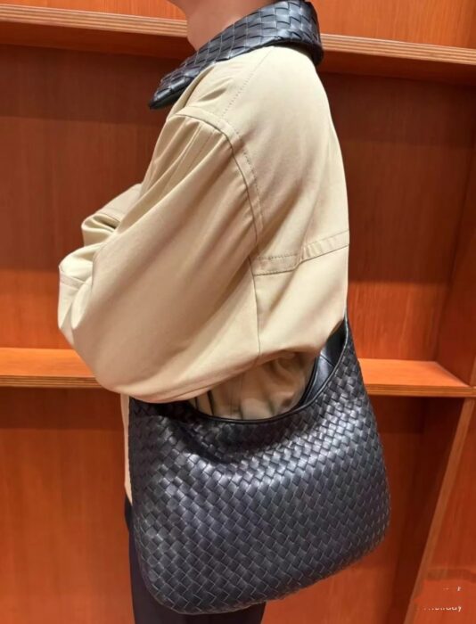 보테가베네타 베네토 블랙 826877 크로스백 레플리카 미러급 SA급 S급 고퀄리티 최상급 하이엔드 가방 [남성여성공용]