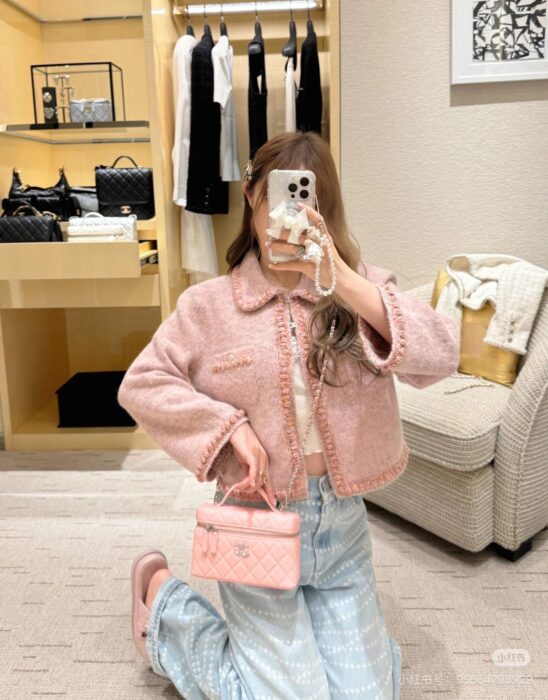 샤넬 핑크 플러시 가디건 레플리카 미러급 SA급 S급 고퀄리티 하이엔드 최상급 의류 [여성] 2