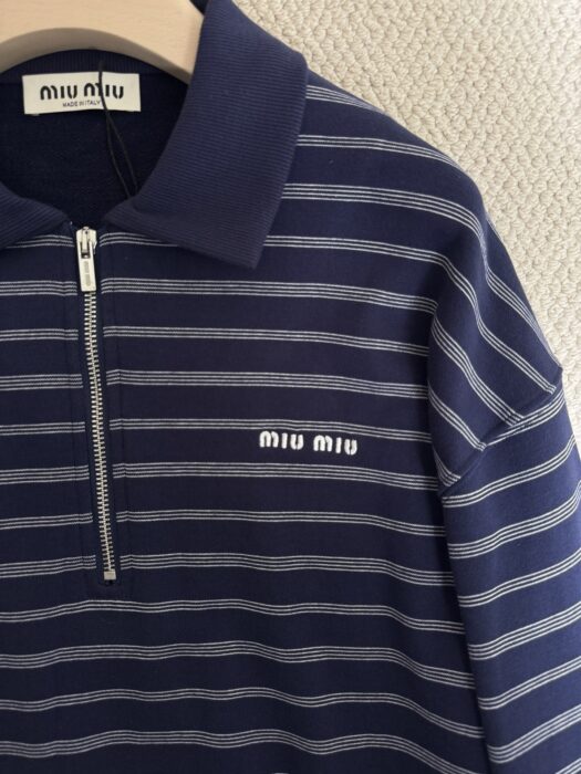 미우미우 스트라이프 지퍼 폴로 셔츠 레플리카 미러급 SA급 S급 고퀄리티 하이엔드 최상급 의류 [여성] 10