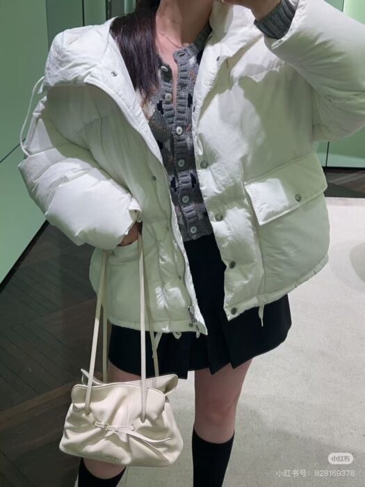 프라다 화이트 후드 다운 자켓 레플리카 미러급 SA급 S급 고퀄리티 하이엔드 최상급 의류 [여성] 16