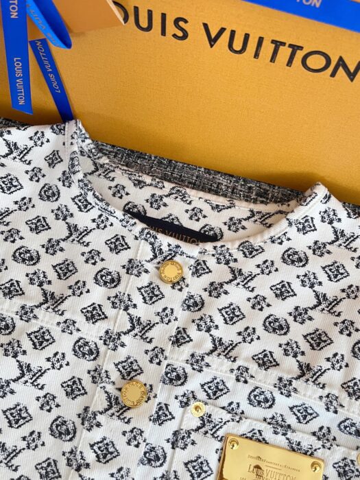 루이비통 블러리 모노그램 자켓 레플리카 미러급 SA급 S급 고퀄리티 하이엔드 최상급 의류 [여성] 20