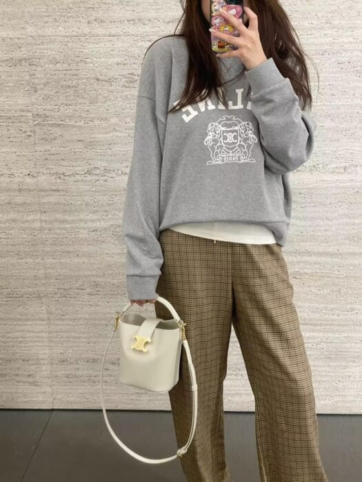 셀린느 모노그램 휘장 프린트 맨투맨 그레이 레플리카 미러급 SA급 S급 고퀄리티 하이엔드 최상급 의류 [남성여성공용] 2