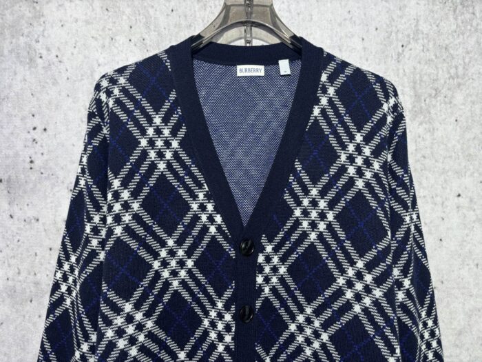 버버리 양털 혼방 체크 V넥 단추 가디건 블루 레플리카 미러급 SA급 S급 고퀄리티 하이엔드 최상급 의류 [남성여성공용] 5