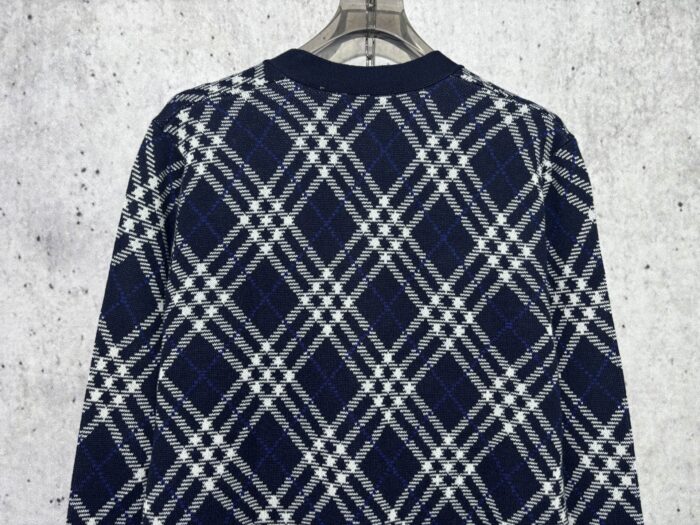 버버리 양털 혼방 체크 V넥 단추 가디건 블루 레플리카 미러급 SA급 S급 고퀄리티 하이엔드 최상급 의류 [남성여성공용] 6