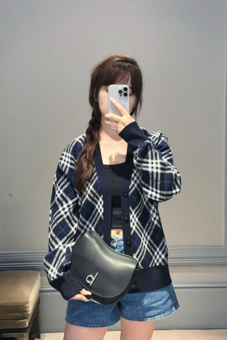 버버리 양털 혼방 체크 V넥 단추 가디건 블루 레플리카 미러급 SA급 S급 고퀄리티 하이엔드 최상급 의류 [남성여성공용] 2