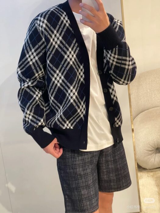 버버리 양털 혼방 체크 V넥 단추 가디건 블루 레플리카 미러급 SA급 S급 고퀄리티 하이엔드 최상급 의류 [남성여성공용]