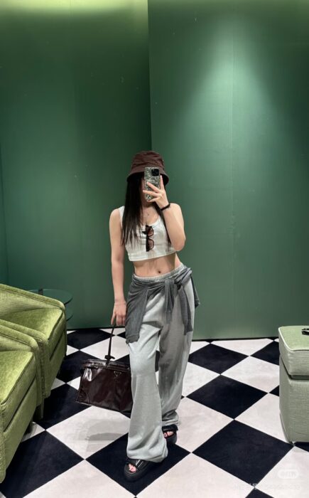 프라다 코튼 크루넥 스웨터, 조거 팬츠 레플리카 미러급 SA급 S급 고퀄리티 하이엔드 최상급 의류 [여성] 19