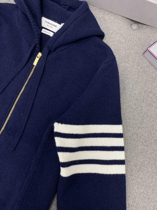 톰브라운 지퍼 후드 자켓 레플리카 미러급 SA급 S급 고퀄리티 하이엔드 최상급 의류 [남성여성공용] 31