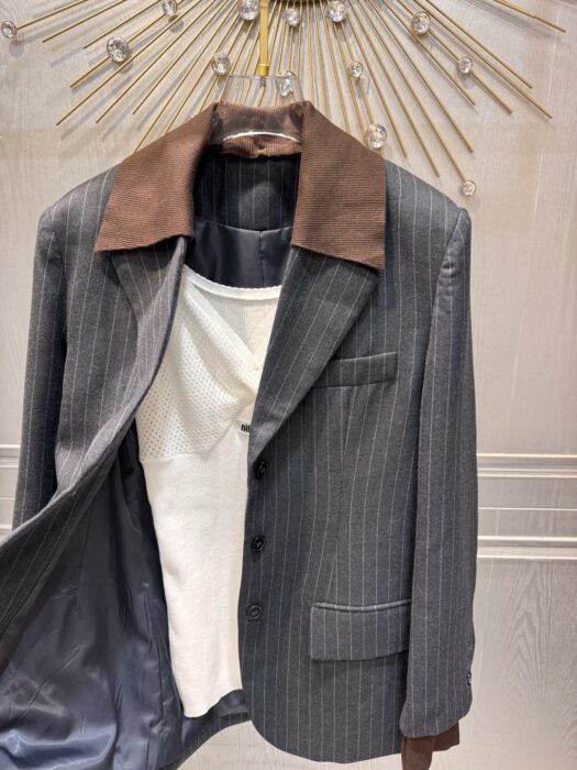 미우미우 싱글 브레스티드 핀스트라이프 자켓 레플리카 미러급 SA급 S급 고퀄리티 하이엔드 최상급 의류 [남성여성공용] 3