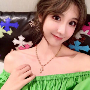 크롬하츠 큐빅 십자가 골드 목걸이 레플리카 미러급 SA급 S급 고퀄리티 최상급 하이엔드 악세사리 [남성여성공용]