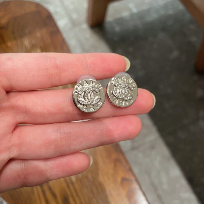 샤넬 빈티지 모노그램 각인 동그라미 귀걸이 실버 레플리카 미러급 SA급 S급 고퀄리티 최상급 하이엔드 악세사리 [여성] 4