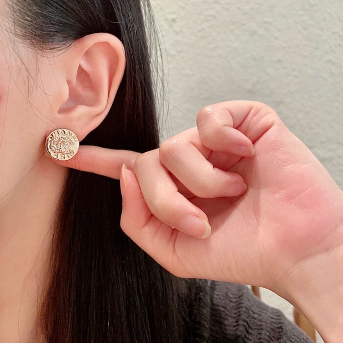 샤넬 빈티지 모노그램 각인 동그라미 귀걸이 실버 레플리카 미러급 SA급 S급 고퀄리티 최상급 하이엔드 악세사리 [여성] 2