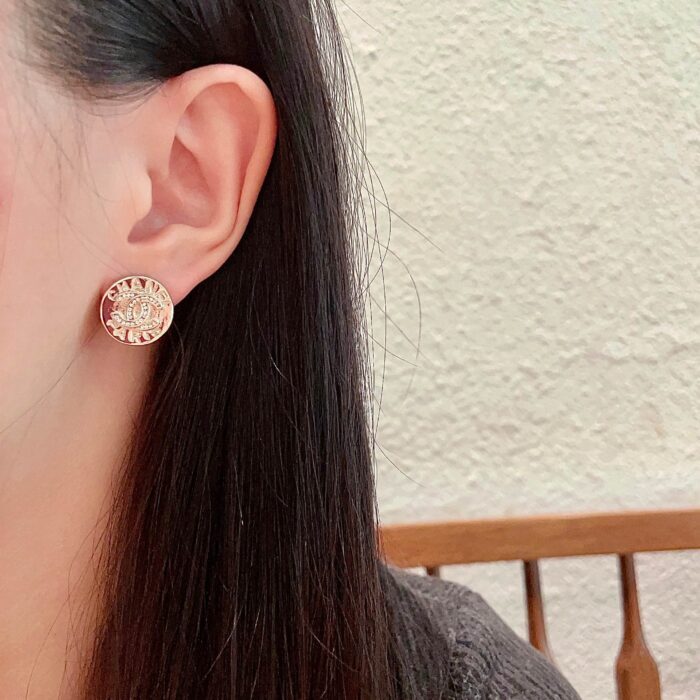 샤넬 빈티지 모노그램 각인 동그라미 귀걸이 실버 레플리카 미러급 SA급 S급 고퀄리티 최상급 하이엔드 악세사리 [여성] 3