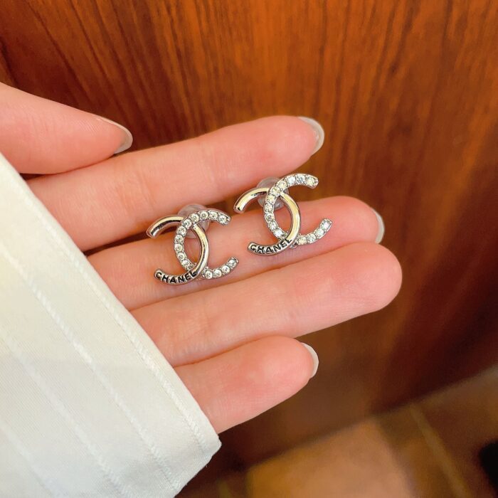 샤넬 모노그램 큐빅 CC로고 귀걸이 실버 레플리카 미러급 SA급 S급 고퀄리티 최상급 하이엔드 악세사리 [여성] 4