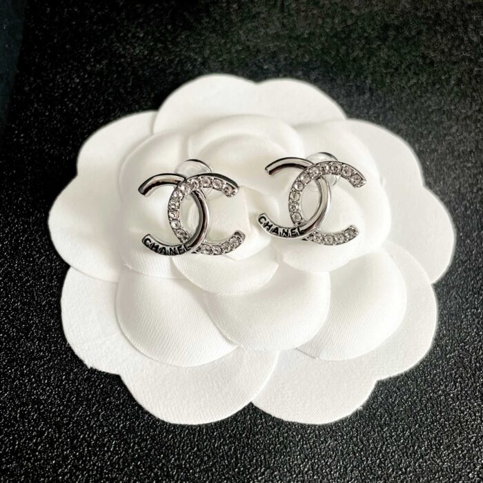 샤넬 모노그램 큐빅 CC로고 귀걸이 실버 레플리카 미러급 SA급 S급 고퀄리티 최상급 하이엔드 악세사리 [여성] 5
