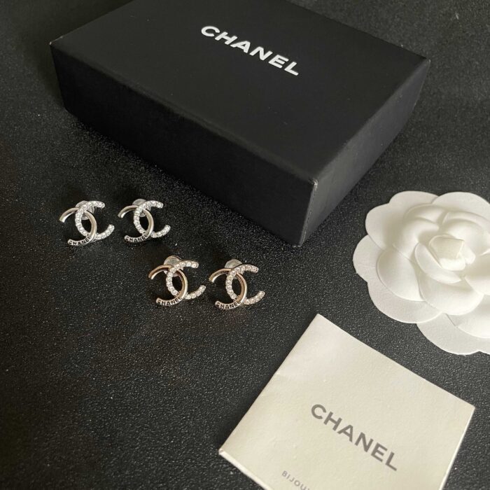 샤넬 모노그램 큐빅 CC로고 귀걸이 실버 레플리카 미러급 SA급 S급 고퀄리티 최상급 하이엔드 악세사리 [여성] 9