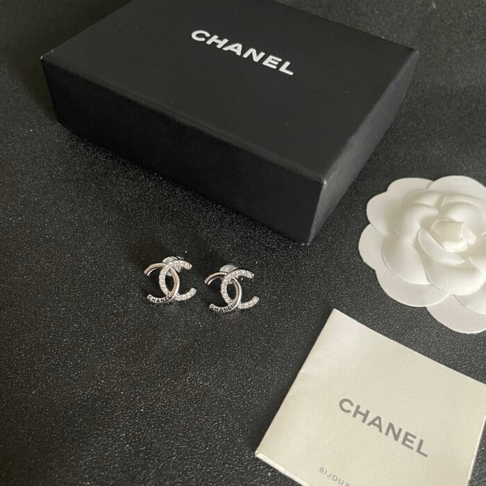 샤넬 모노그램 큐빅 CC로고 귀걸이 실버 레플리카 미러급 SA급 S급 고퀄리티 최상급 하이엔드 악세사리 [여성] 10