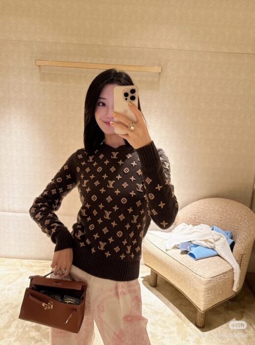 루이비통 3D 모노그램 니트 풀오버 레플리카 미러급 SA급 S급 고퀄리티 하이엔드 최상급 의류 [여성] 5