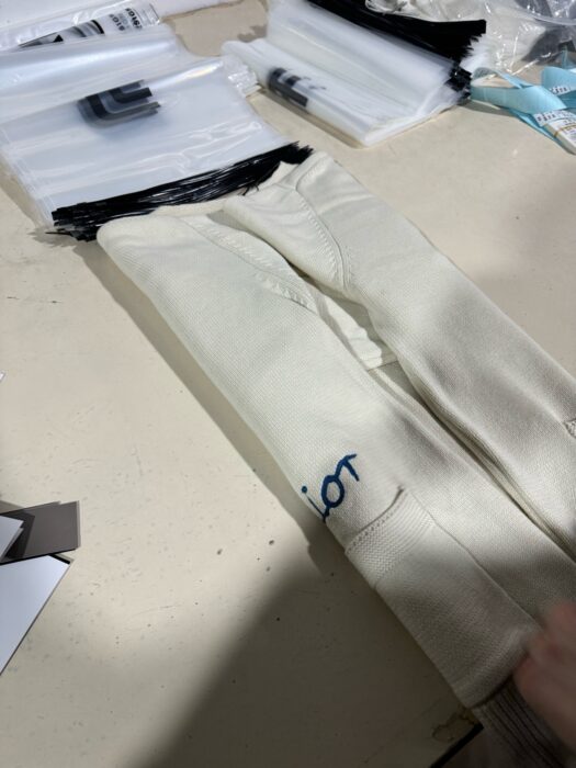 디올 모노그램 자수 가디건 베이지 레플리카 미러급 SA급 S급 고퀄리티 하이엔드 최상급 의류 [남성여성공용] 4