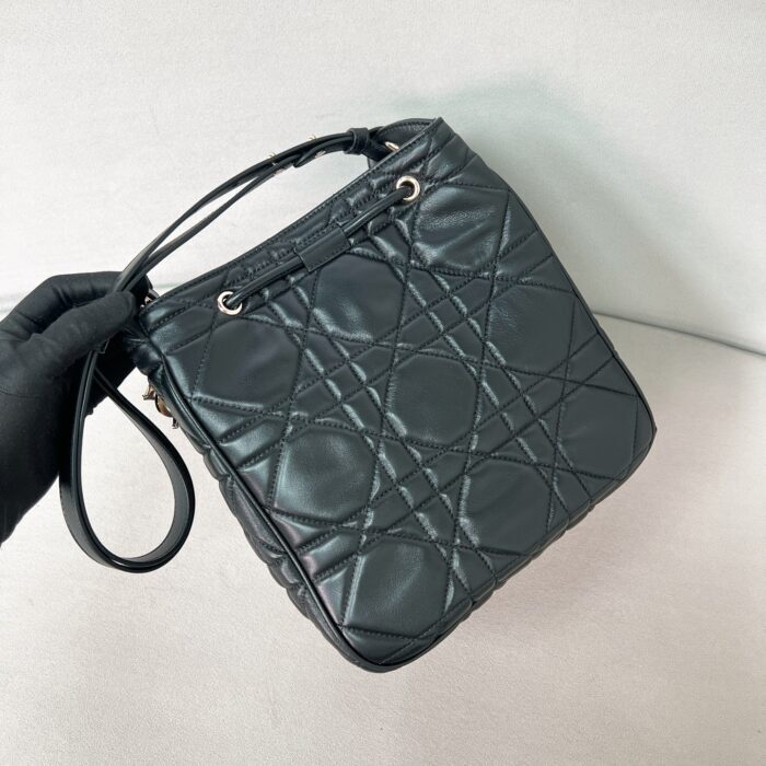 디올 디 모션 버킷백 까나쥬 블랙 크로스백 숄더백 레플리카 미러급 SA급 S급 고퀄리티 최상급 하이엔드 가방 [여성] 4