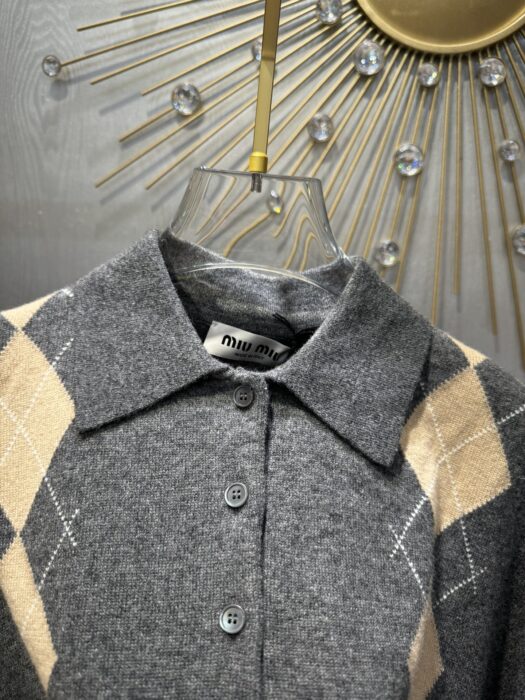 미우미우 캐시미어 니트 폴로 셔츠 레플리카 미러급 SA급 S급 고퀄리티 하이엔드 최상급 의류 [남성여성공용] 13