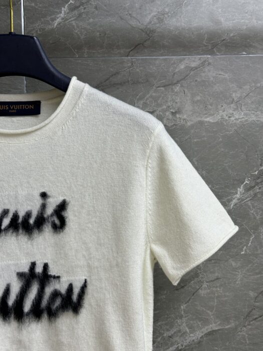 루이비통 브러시드 로고 티셔츠 레플리카 미러급 SA급 S급 고퀄리티 하이엔드 최상급 의류 [여성] 4