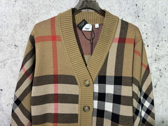 버버리 클래식 체크 가디건 레플리카 미러급 SA급 S급 고퀄리티 하이엔드 최상급 의류 [남성여성공용] 5