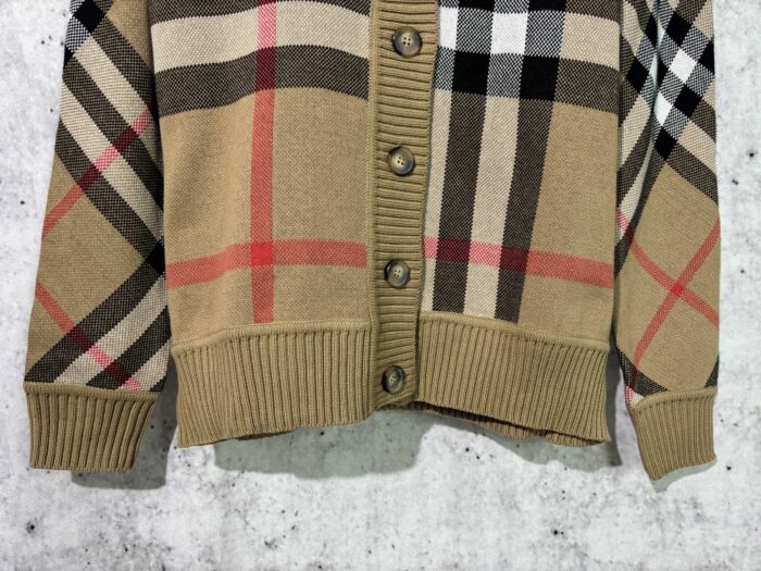 버버리 클래식 체크 가디건 레플리카 미러급 SA급 S급 고퀄리티 하이엔드 최상급 의류 [남성여성공용] 7